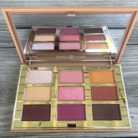 COMPLEX CULTURE BEAUTY Future’s So Bright Eyeshadow Palette - Picture 3 of 9